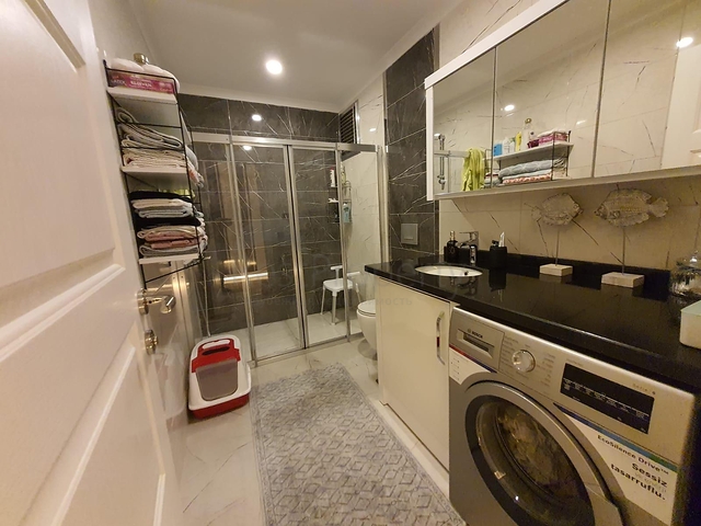 مطبخ منفصل - شقة عائلية واسعة تصميم 3 غرف وصالة - في اوبا / الانيا 