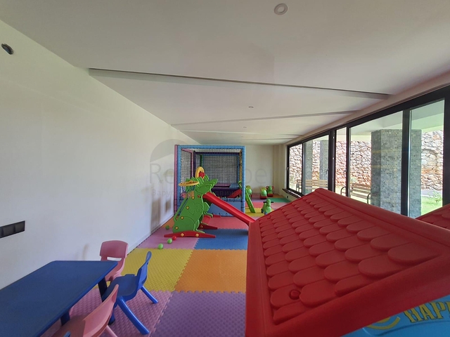 مطبخ منفصل - شقة عائلية واسعة تصميم 3 غرف وصالة - في اوبا / الانيا 