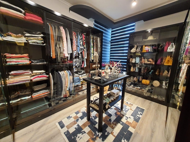 مطبخ منفصل - شقة عائلية واسعة تصميم 3 غرف وصالة - في اوبا / الانيا 