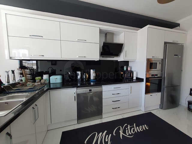 مطبخ منفصل - شقة عائلية واسعة تصميم 3 غرف وصالة - في اوبا / الانيا 