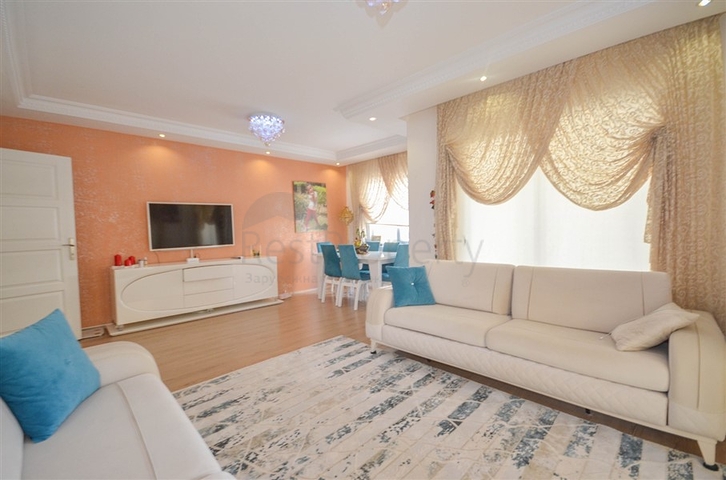 شقة عائلية واسعة - ثلاث غرف وصالة مع مطبخ منفصل -في محمودلار / الانيا 