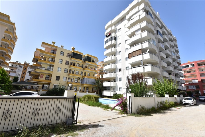 شقة عائلية واسعة - ثلاث غرف وصالة مع مطبخ منفصل -في محمودلار / الانيا 