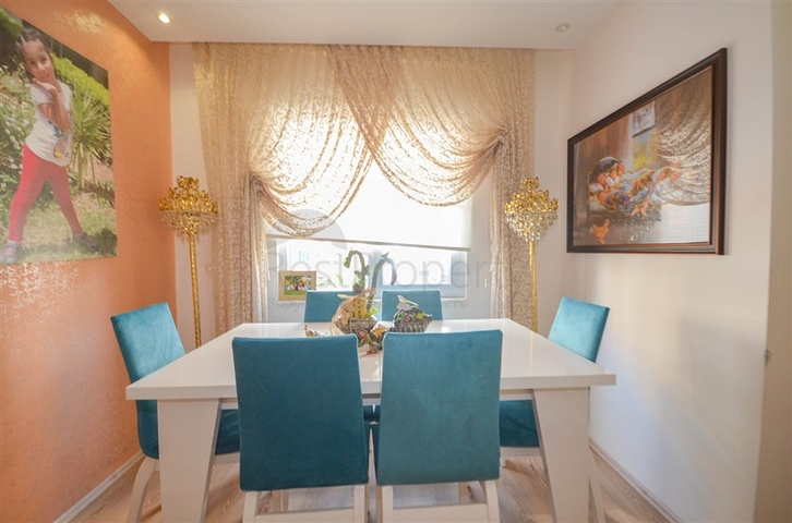 شقة عائلية واسعة - ثلاث غرف وصالة مع مطبخ منفصل -في محمودلار / الانيا 