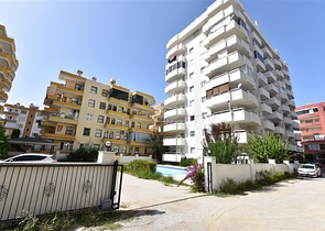 شقة عائلية واسعة - ثلاث غرف وصالة مع مطبخ منفصل -في محمودلار / الانيا 