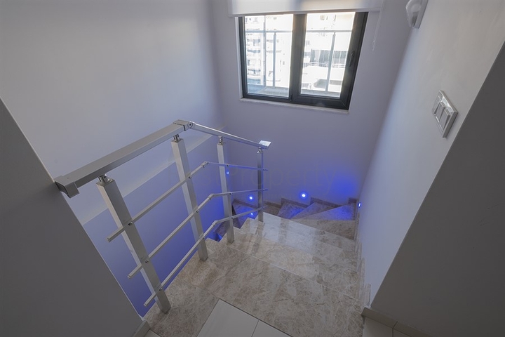 شقة انيقة - دوبلكس  غرفتين وصالة ضمن مجمع فاخر - في محمودلار / الانيا 