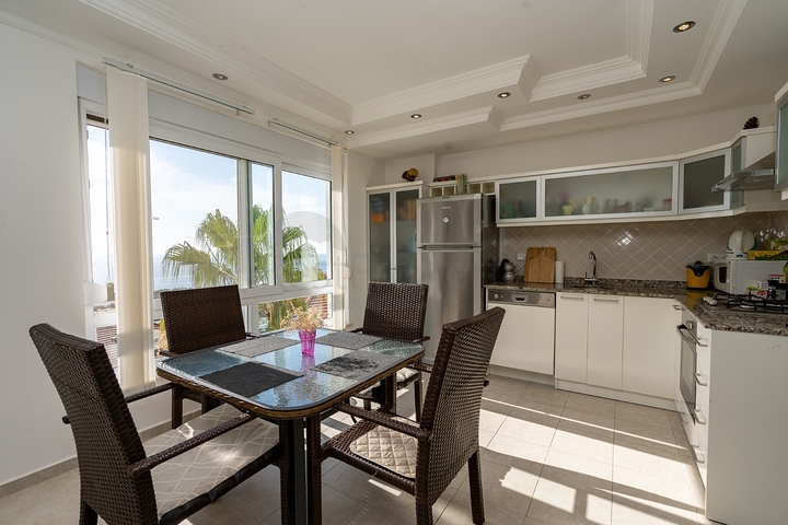 شقة اطلالة بحر في مركز الانيا - غرفتين وصالة ضمن مجمع - مركز الانيا 