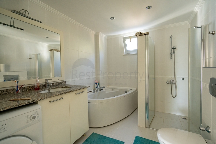 شقة اطلالة بحر في مركز الانيا - غرفتين وصالة ضمن مجمع - مركز الانيا 