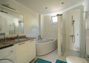 شقة اطلالة بحر في مركز الانيا - غرفتين وصالة ضمن مجمع - مركز الانيا 