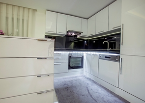 سعر مناسب - شقة غرفة وصالة ضمن مجمع في موقع مميز - مركز الانيا 