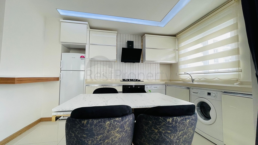 شقة واسعة - غرفة وصالة مفروشة بأناقة - في محمودلار/ الانيا 