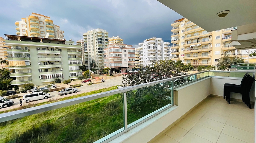 شقة واسعة - غرفة وصالة مفروشة بأناقة - في محمودلار/ الانيا 