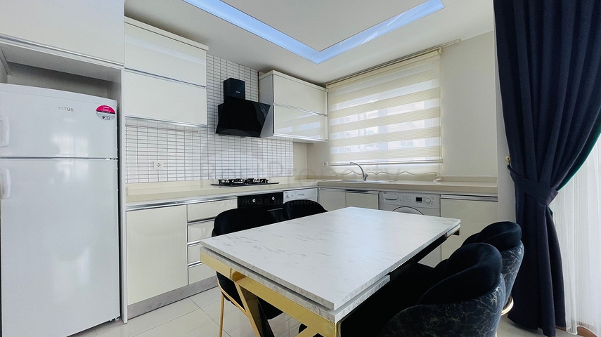 شقة واسعة - غرفة وصالة مفروشة بأناقة - في محمودلار/ الانيا 