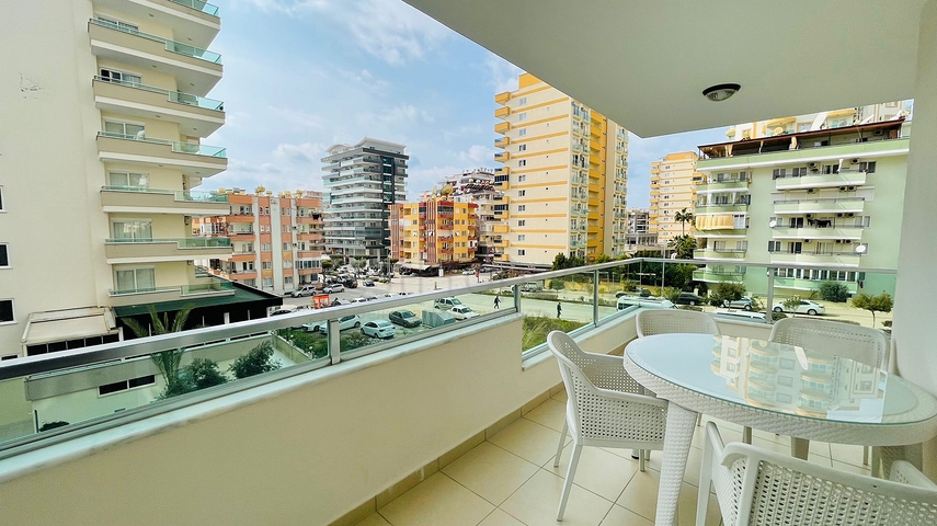 شقة واسعة - غرفة وصالة مفروشة بأناقة - في محمودلار/ الانيا 