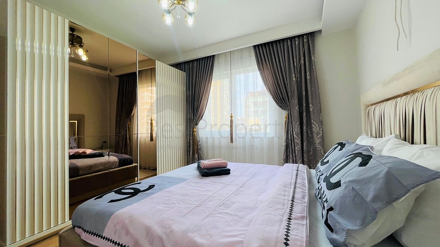 شقة واسعة - غرفة وصالة مفروشة بأناقة - في محمودلار/ الانيا 