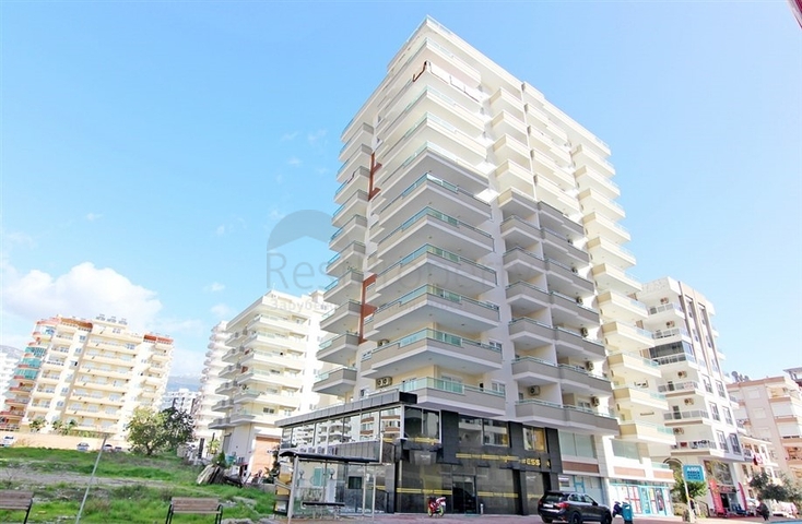 شقة واسعة - غرفة وصالة مفروشة بأناقة - في محمودلار/ الانيا 