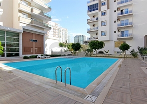 شقة واسعة - غرفة وصالة مفروشة بأناقة - في محمودلار/ الانيا 