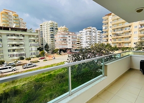 شقة واسعة - غرفة وصالة مفروشة بأناقة - في محمودلار/ الانيا 