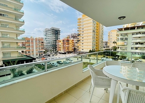 شقة واسعة - غرفة وصالة مفروشة بأناقة - في محمودلار/ الانيا 