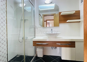 شقة واسعة - غرفة وصالة مفروشة بأناقة - في محمودلار/ الانيا 