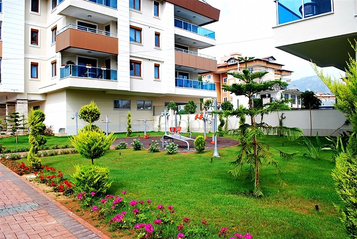 مجمع انيق - شقة غرفة وصالة مفروشة - اطلالة على المسبح - في اوبا / الانيا 