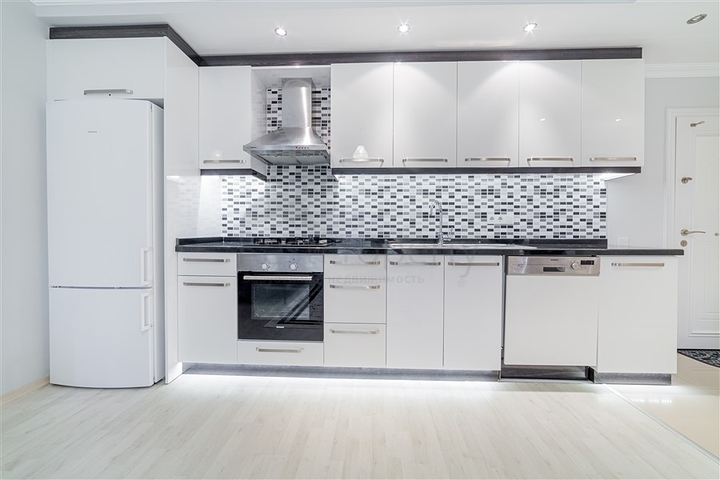 مجمع انيق - شقة غرفة وصالة مفروشة - اطلالة على المسبح - في اوبا / الانيا 