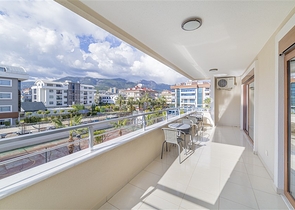 مجمع انيق - شقة غرفة وصالة مفروشة - اطلالة على المسبح - في اوبا / الانيا 