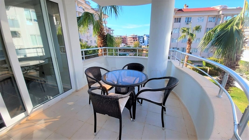 شقة واسعة وانيقة - غرفتين وصالة ضمن مجمع سكني - في اوبا / الانيا 