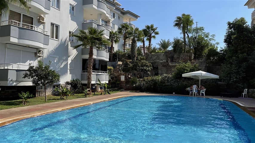 شقة واسعة وانيقة - غرفتين وصالة ضمن مجمع سكني - في اوبا / الانيا 