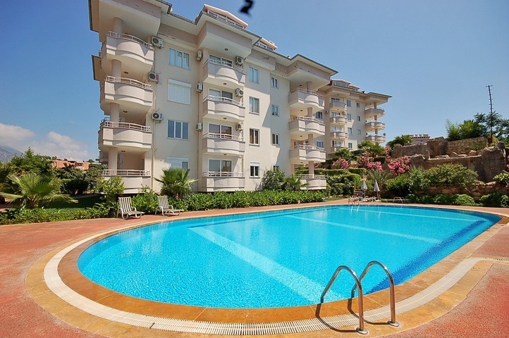 شقة واسعة وانيقة - غرفتين وصالة ضمن مجمع سكني - في اوبا / الانيا 