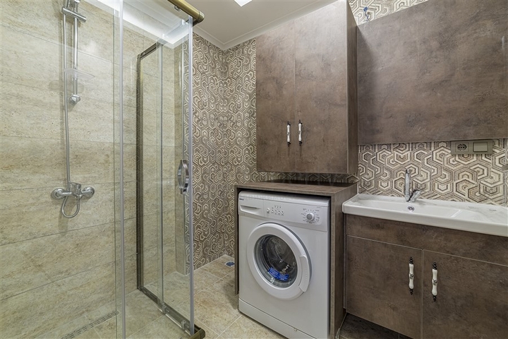 شقة واسعة وانيقة - غرفتين وصالة ضمن مجمع سكني - في اوبا / الانيا 