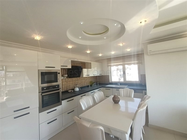 اطلالة على البحر - شقة في شارع بارباروس - تصميم غرفتين وصالة مفروشة -ضمن مجمع سكني - محمودلار/ الانيا 