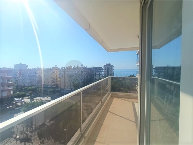 اطلالة على البحر - شقة في شارع بارباروس - تصميم غرفتين وصالة مفروشة -ضمن مجمع سكني - محمودلار/ الانيا 