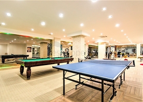 اطلالة على البحر - شقة في شارع بارباروس - تصميم غرفتين وصالة مفروشة -ضمن مجمع سكني - محمودلار/ الانيا 