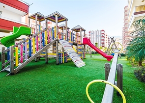 اطلالة على البحر - شقة في شارع بارباروس - تصميم غرفتين وصالة مفروشة -ضمن مجمع سكني - محمودلار/ الانيا 