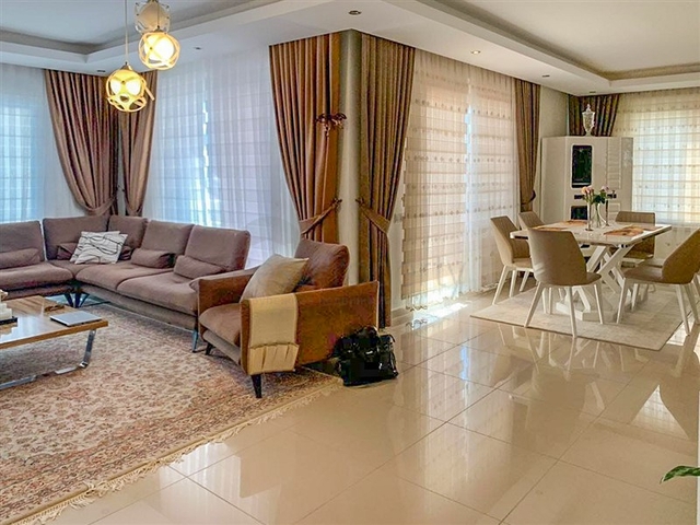 اطلالة ساحرة - دوبلكس عائلية واسعة 4 غرف وصالة - ضمن مجمع 5 نجوم - في كارجيجاك / الانيا