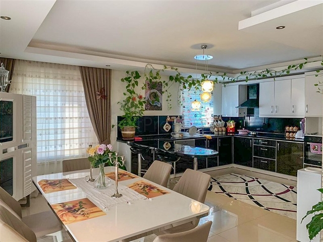 اطلالة ساحرة - دوبلكس عائلية واسعة 4 غرف وصالة - ضمن مجمع 5 نجوم - في كارجيجاك / الانيا