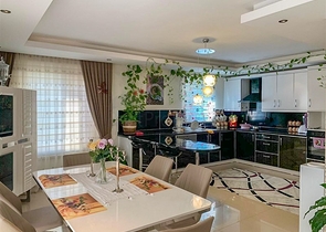 اطلالة ساحرة - دوبلكس عائلية واسعة 4 غرف وصالة - ضمن مجمع 5 نجوم - في كارجيجاك / الانيا