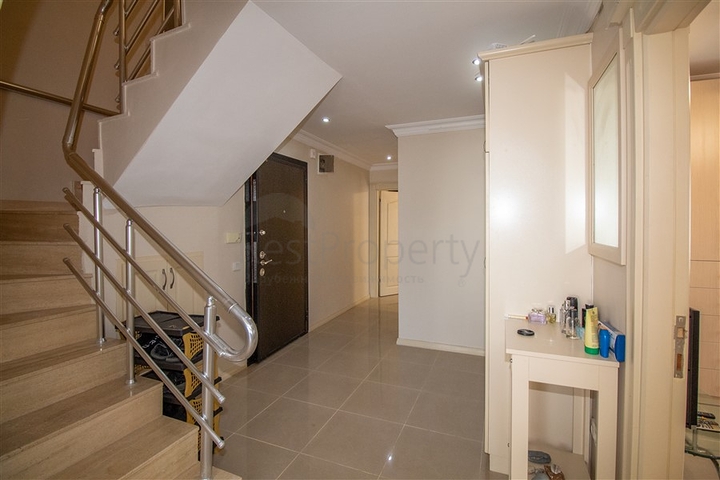 اطلالة بحر - دوبلكس 4 غرف وصالة - في محمودلار/ الانيا 