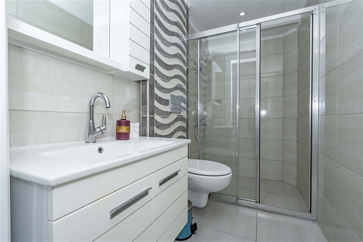 قريبة من البحر - شقة غرفتين وصالة مفروشة - في مركز الانيا 