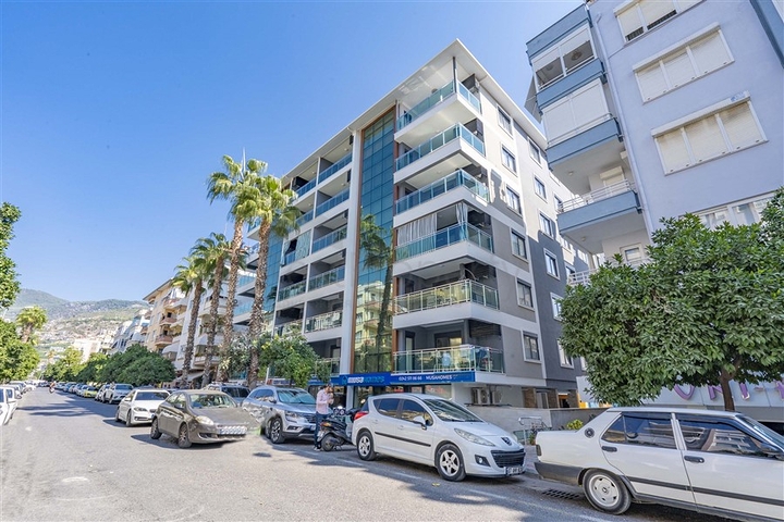 قريبة من البحر - شقة غرفتين وصالة مفروشة - في مركز الانيا 