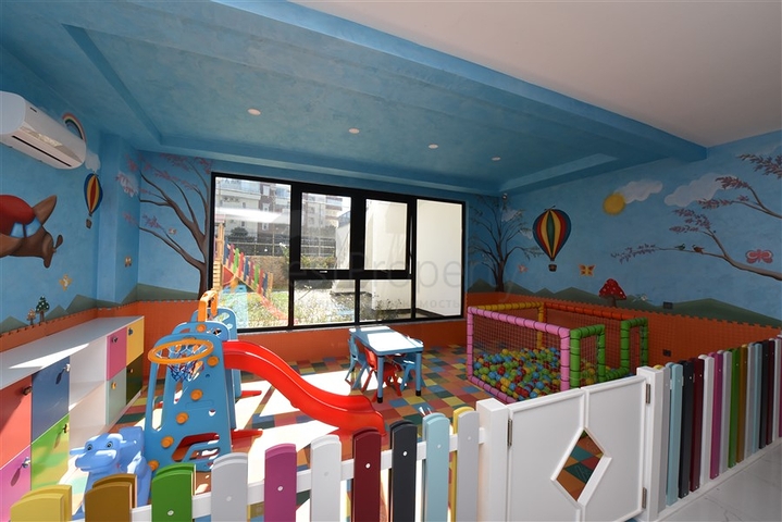 سعر مناسب - شقة غرفة وصالة جديدة -ضمن مجمع سكني في موقع ممتاز - اوبا / الانيا 