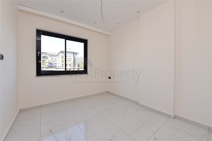 سعر مناسب - شقة غرفة وصالة جديدة -ضمن مجمع سكني في موقع ممتاز - اوبا / الانيا 