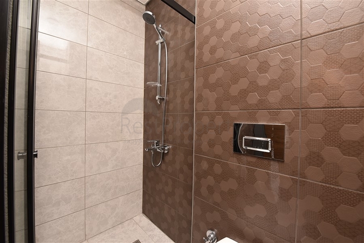 سعر مناسب - شقة غرفة وصالة جديدة -ضمن مجمع سكني في موقع ممتاز - اوبا / الانيا 