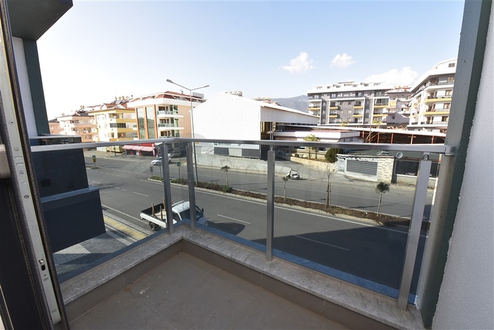 سعر مناسب - شقة غرفة وصالة جديدة -ضمن مجمع سكني في موقع ممتاز - اوبا / الانيا 