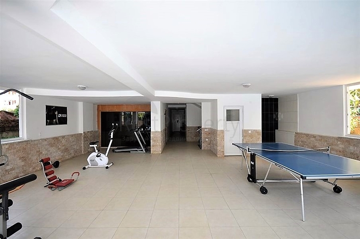 قريبة من البحر والخدمات - شقة غرفتين وصالة مفروشة - في محمودلار/ الانيا 