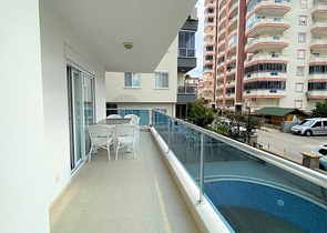 قريبة من البحر والخدمات - شقة غرفتين وصالة مفروشة - في محمودلار/ الانيا 