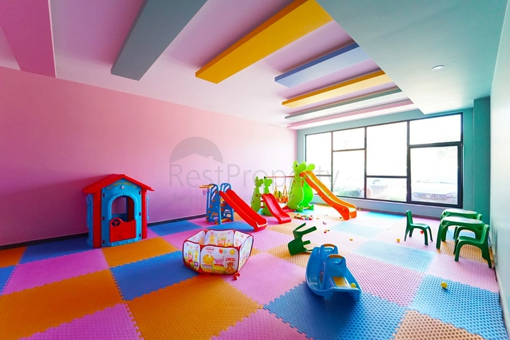 شقة غرفتين وصالة - مطبخ منفصل - ضمن مجمع جديد - في محمودلار / الانيا 