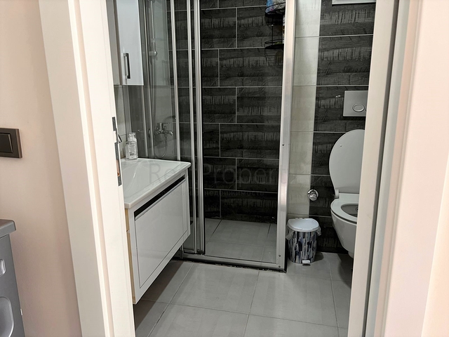 شقة غرفتين وصالة - مطبخ منفصل - ضمن مجمع جديد - في محمودلار / الانيا 