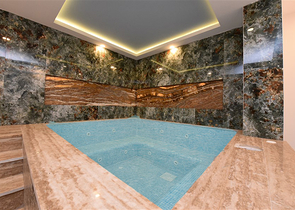 شقة غرفتين وصالة - مطبخ منفصل - ضمن مجمع جديد - في محمودلار / الانيا 