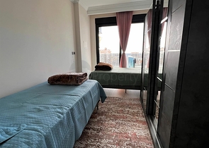 شقة غرفتين وصالة - مطبخ منفصل - ضمن مجمع جديد - في محمودلار / الانيا 